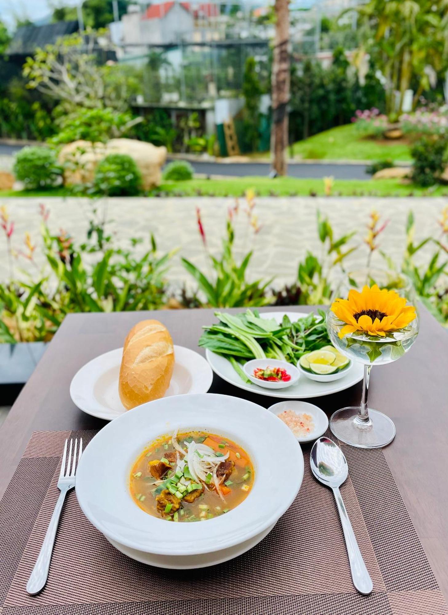 Sunflower Hotel & Resort Bảo Lộc Esterno foto